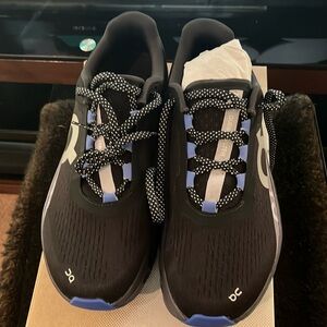 New in the box Men On-Running CloudMonster Magnet and Shark size 9 medium